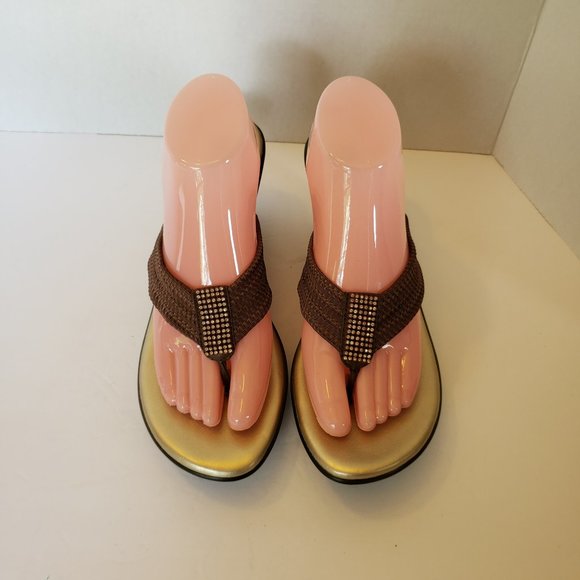 White Mountain Wedge Flip Flop Sandle - Picture 2 of 8